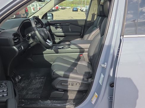 New 2025 Honda Pilot Touring image 17