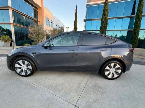 Used 2024 Tesla Model Y Long Range AWD/4WD image 8