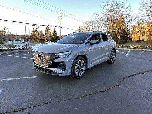 Used 2025 Audi Q4 e-tron Premium w/ Convenience Package image 3