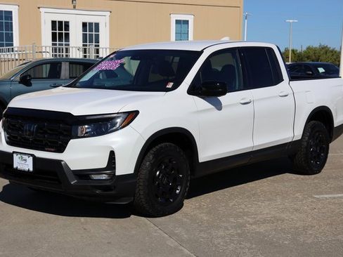 Certified 2025 Honda Ridgeline Sport+ image 3