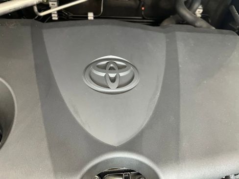 Used 2024 Toyota Venza Limited AWD/4WD image 10