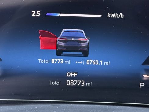 Used 2025 BMW iX xDrive50 w/ Premium Package image 23