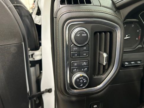 Used 2021 GMC Sierra 2500 AT4 w/ AT4 Premium Plus Package AWD/4WD image 11