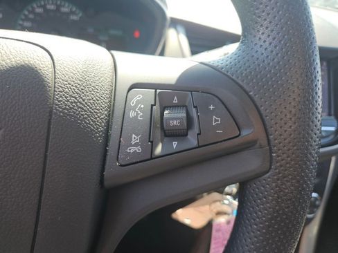 Used 2020 Chevrolet Trax LT FWD image 20