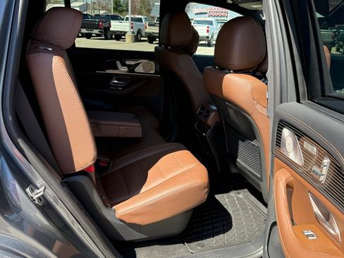 Used 2025 Mercedes-Benz GLS 580 4MATIC image 15
