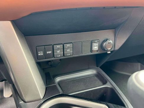 Used 2017 Toyota RAV4 Limited AWD/4WD image 13