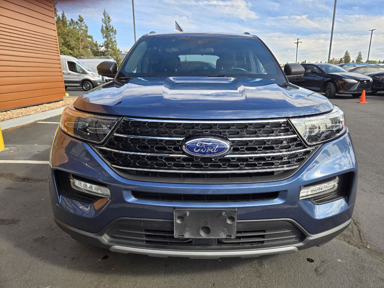 Used 2020 Ford Explorer XLT w/ Equipment Group 202A AWD/4WD image 8