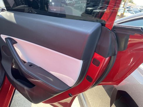 Used 2021 Tesla Model Y Long Range AWD/4WD image 18