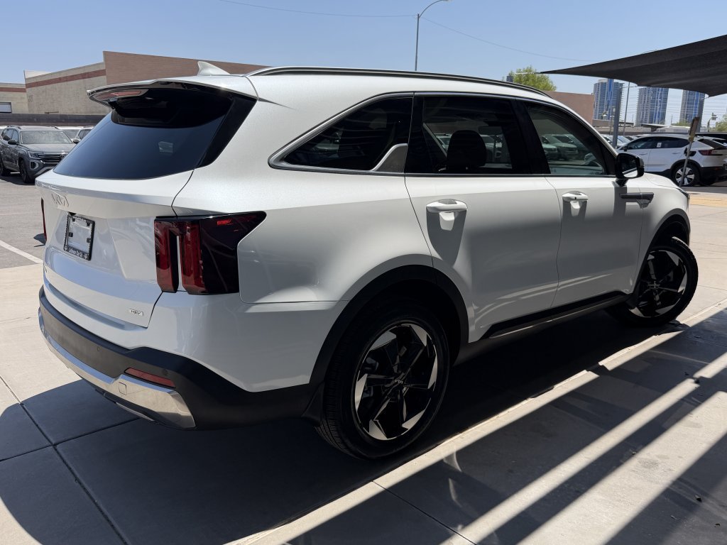 Used 2025 Kia Sorento EX FWD image 4