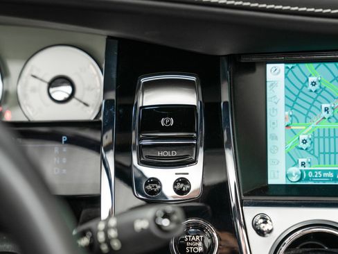 Used 2017 Rolls-Royce Dawn RWD image 32