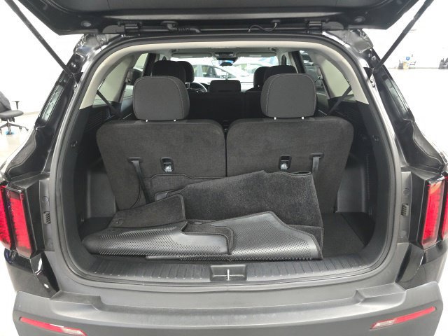 Used 2023 Kia Sorento LX AWD/4WD image 14