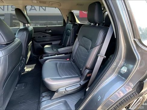 Used 2023 Nissan Pathfinder Platinum FWD image 21
