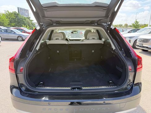 Certified 2025 Volvo V90 B6 Cross Country Plus AWD/4WD image 22