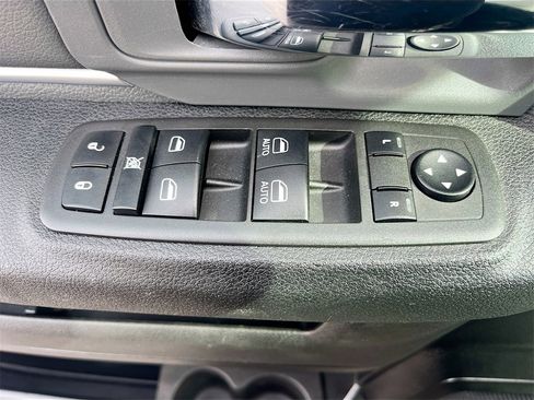 Used 2022 RAM 1500 Classic SLT image 17