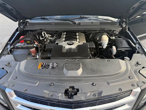 Used 2019 Cadillac Escalade ESV Luxury image 3