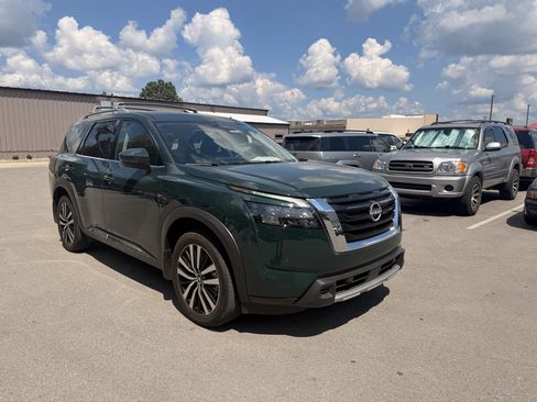 Used 2025 Nissan Pathfinder Platinum w/ Cargo Package AWD/4WD image 3