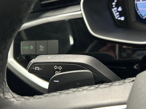 Used 2025 Audi Q3 2.0T Premium image 24