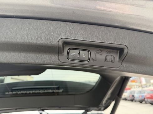 Used 2021 Ford Explorer XLT w/ Equipment Group 202A image 13