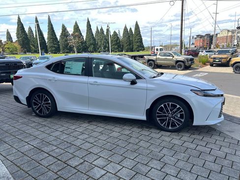 New 2026 Toyota Camry XLE image 6