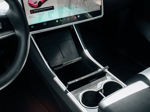 Used 2021 Tesla Model Y 2WD image 30
