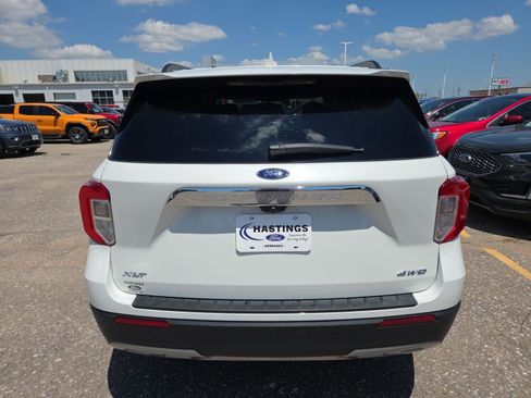 Certified 2022 Ford Explorer XLT w/ Equipment Group 202A AWD/4WD image 4
