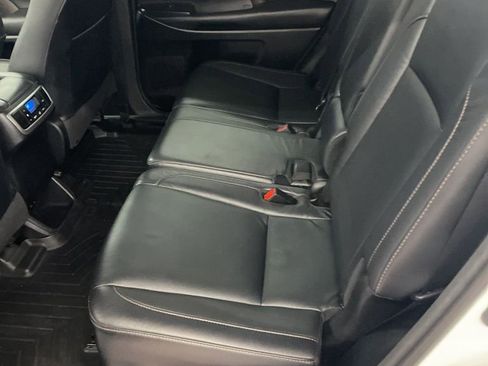 Used 2018 Toyota Highlander XLE image 15