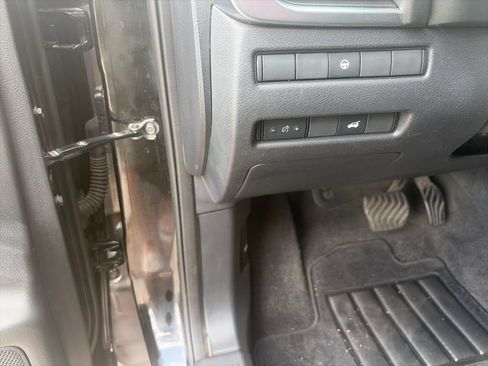 Used 2023 Nissan Rogue SV w/ SV Premium Package FWD image 16