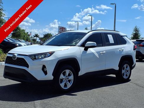 Used 2021 Toyota RAV4 XLE FWD image 3