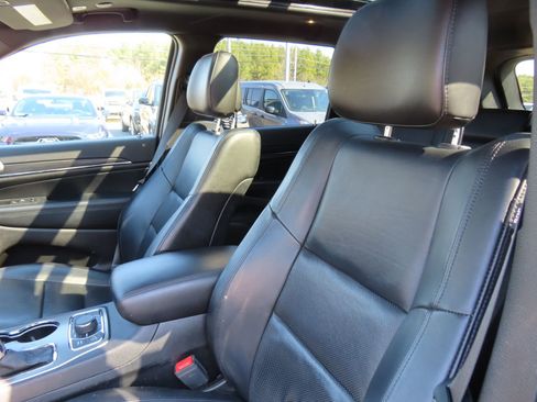 Used 2021 Jeep Grand Cherokee Limited w/ Luxury Group II image 26