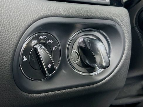 New 2026 Porsche Macan Base image 11