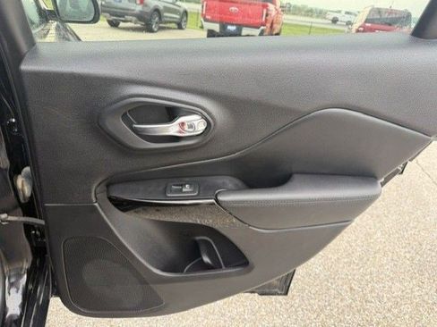 Used 2021 Jeep Cherokee Latitude Plus AWD/4WD image 31