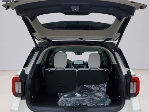 New 2026 Ford Explorer Platinum w/ LUX Leather Package image 37