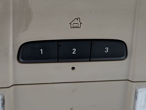 Used 2019 Buick Enclave Essence image 17