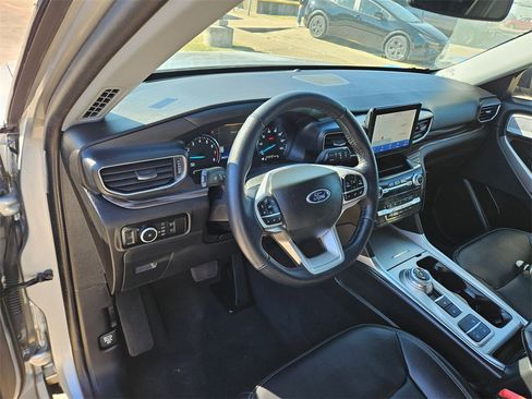 Used 2023 Ford Explorer Limited image 13