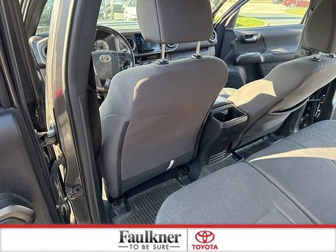 Used 2018 Toyota Tacoma TRD Sport w/ Technology Package image 11