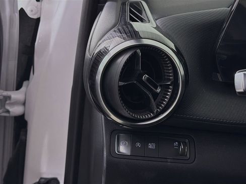 Used 2025 Chevrolet Equinox LT w/ Convenience Package II image 11