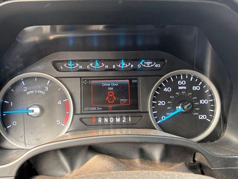Used 2018 Ford F350 XLT w/ Camper Package AWD/4WD image 9