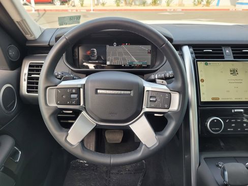 Used 2024 Land Rover Discovery S AWD/4WD image 16