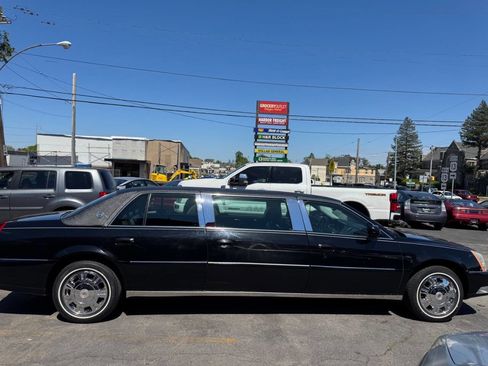 Used 2011 Cadillac DTS Limousine FWD image 20