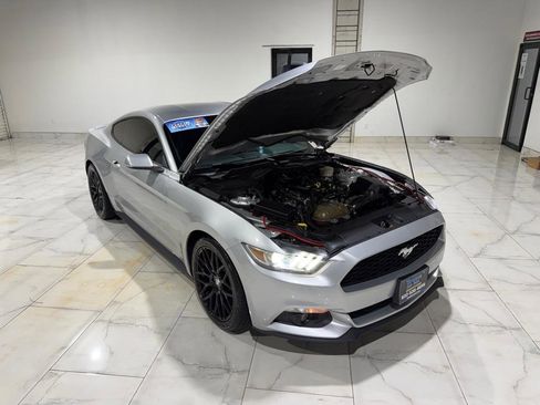 Used 2015 Ford Mustang Coupe RWD image 4