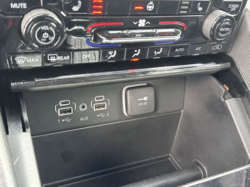 Used 2023 Jeep Grand Cherokee Limited image 25