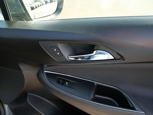 Used 2018 Chevrolet Cruze LT w/ Convenience Package FWD image 19