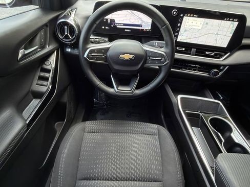 Used 2025 Chevrolet Equinox LT w/ Safety and Technology Package FWD image 10