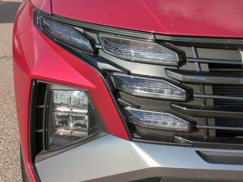 Certified 2025 Hyundai Tucson SE image 10