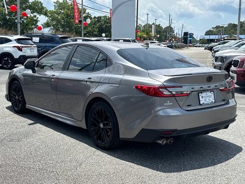 Used 2025 Toyota Camry SE w/ Convenience Package FWD image 5