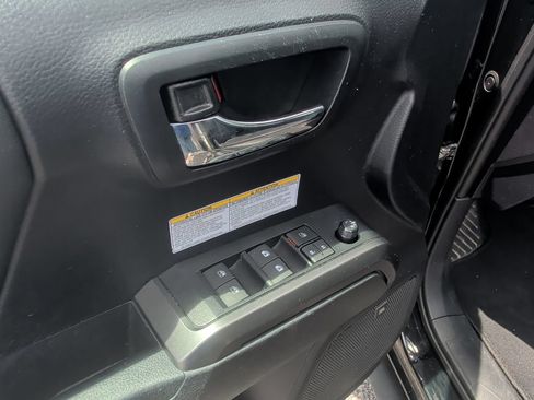Used 2019 Toyota Tacoma TRD Off-Road AWD/4WD image 26