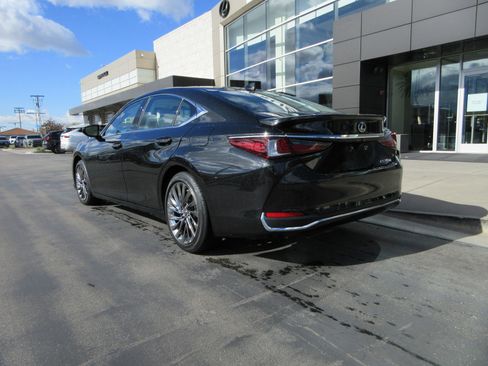 Used 2025 Lexus ES 300h w/ Accessory Package (Z2) image 5