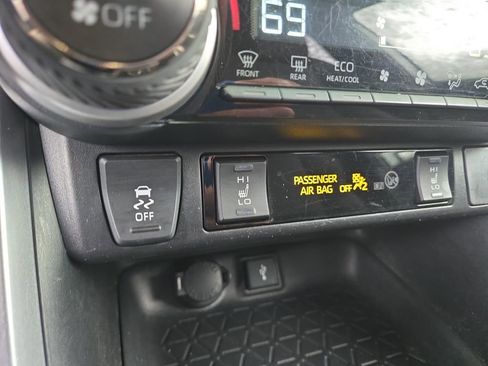 Used 2022 Toyota RAV4 SE w/ Convenience Package image 22