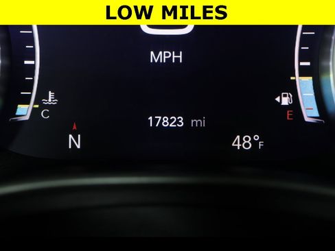 Used 2022 Chrysler Pacifica Touring-L image 9