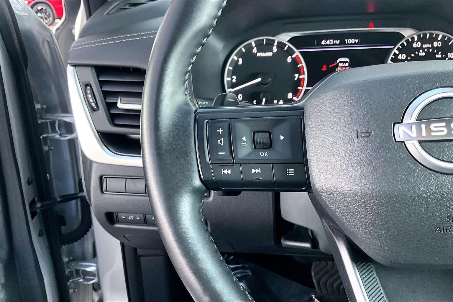 Used 2025 Nissan Rogue SV FWD image 46